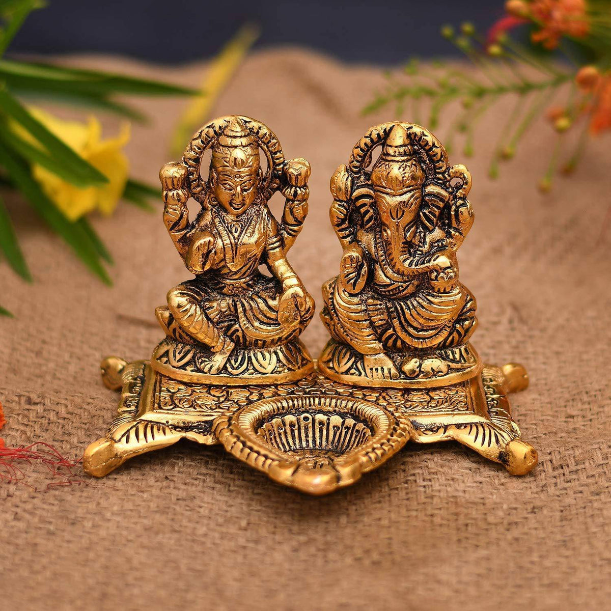 Lakshmi Laxmi Ganesh murti Idol Ganesha Diya puja Deepak - Metal Lakshmi Ganesh Statue - Diwali Home Decoration Items - Lakshmi Ganesh for Diwali Showpiece Oil Lamp