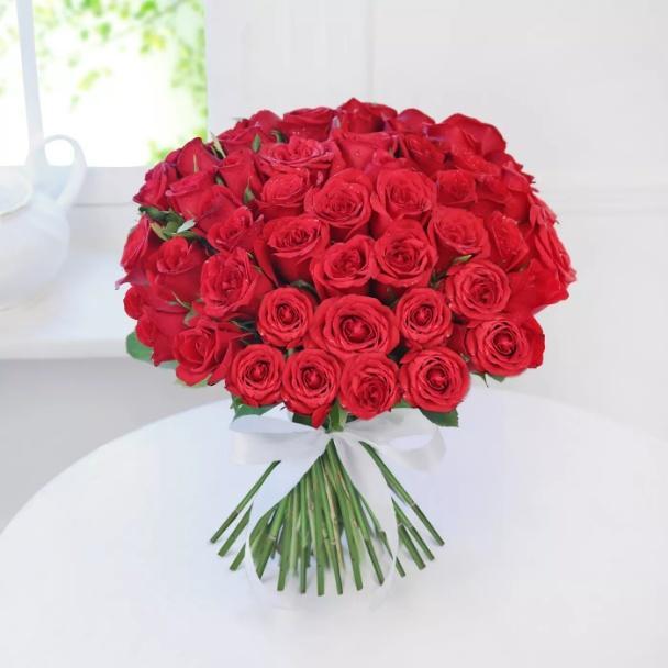 Flowerly Hug 25 Red Roses Bouquet